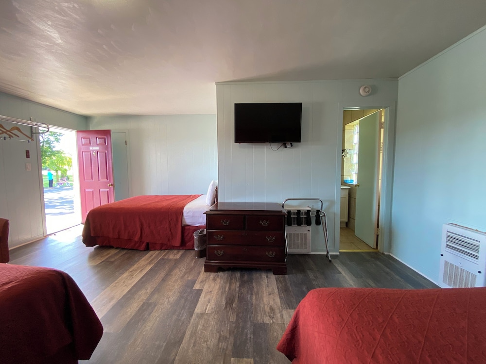3 Double Beds Non-Smoking photo 2