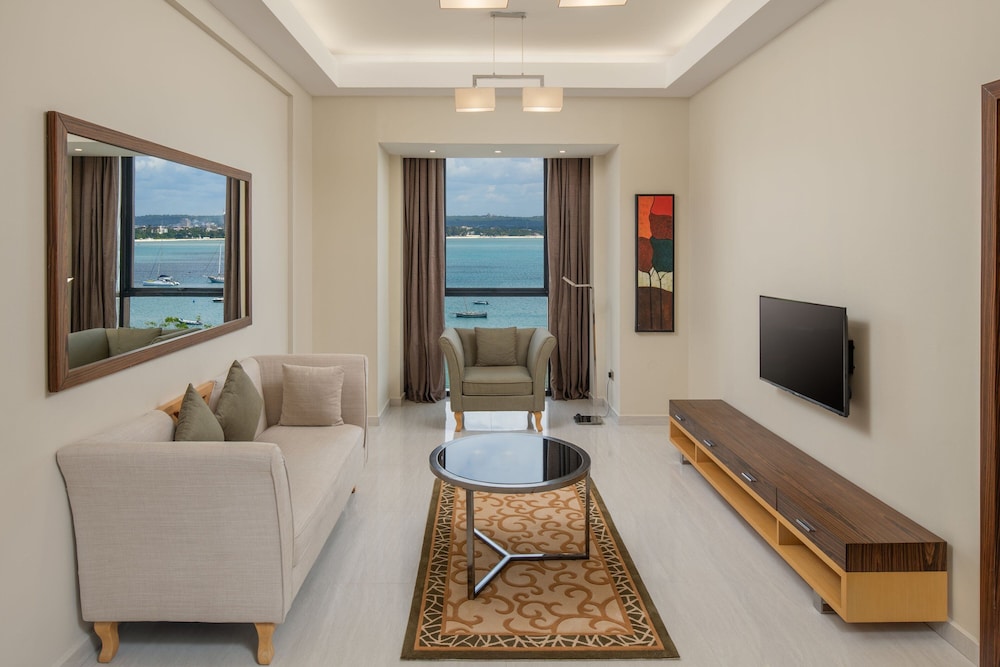 Premier Apartment, 2 Queen Beds, Ocean View - Photo 1