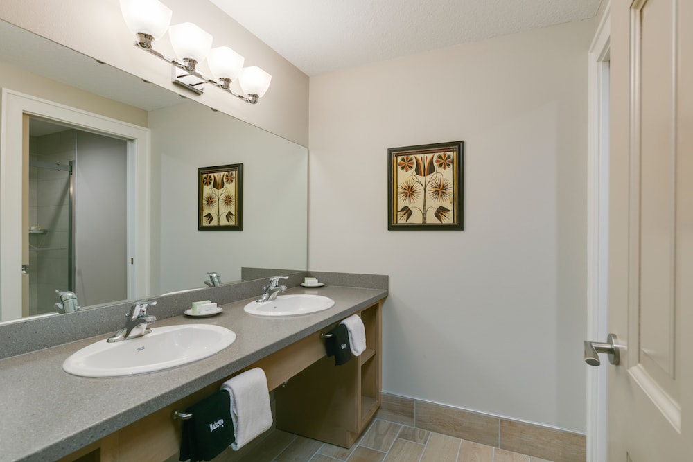Executive Room, 1 King Bed with Sofa bed photo 2