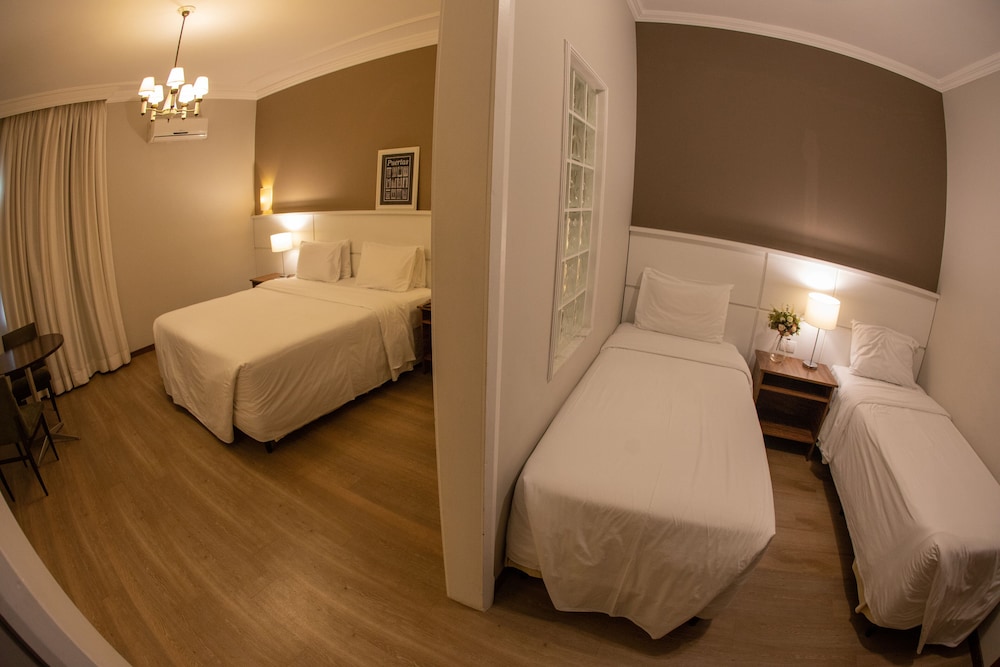 Family Quadruple Room, Air conditioning, City View - Photo 3