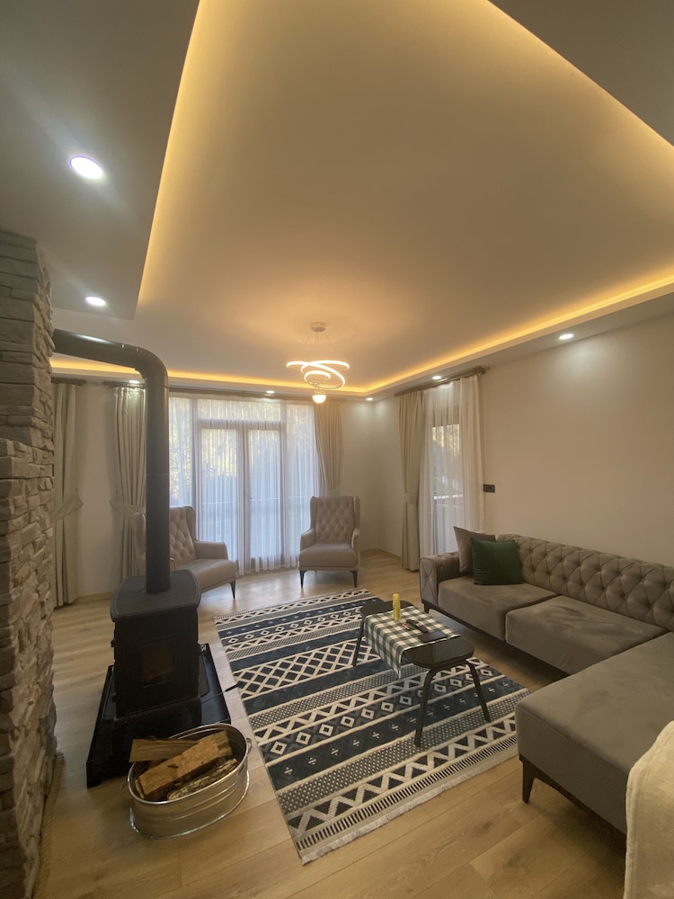 Traditional Apartment photo 2