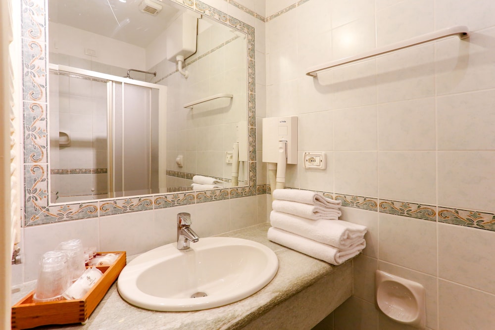 Double Room, 1 Queen Bed photo 2