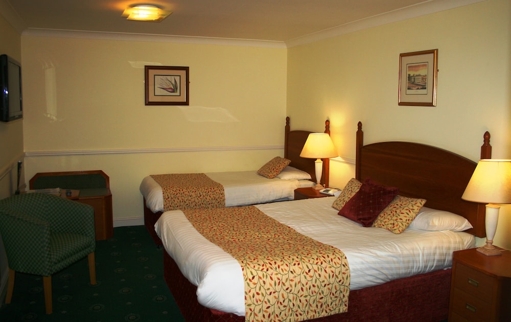 Family Twin Room, Multiple Beds, Courtyard View photo 1
