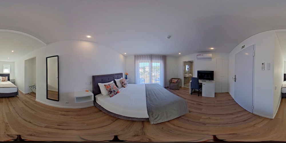 Deluxe Triple Room, Accessible, Mountain View