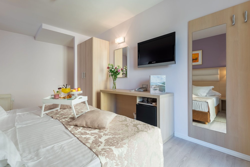 Twin Room, Balcony, Mountain View - Photo 12
