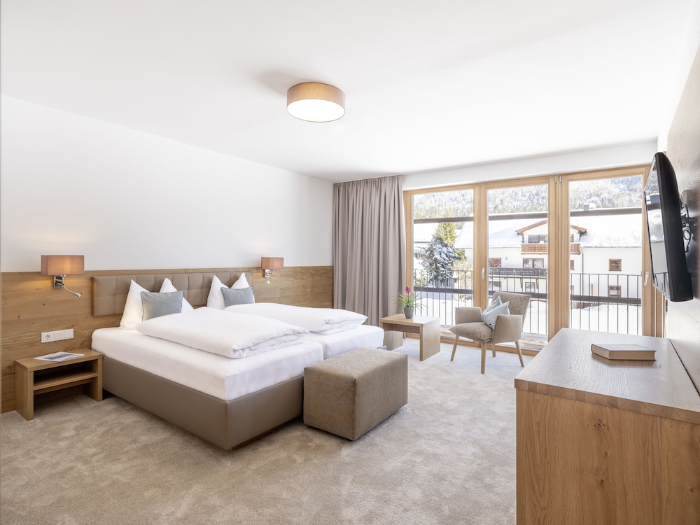 Luxury Apartment, Multiple Beds, Non Smoking, Mountain View photo 2