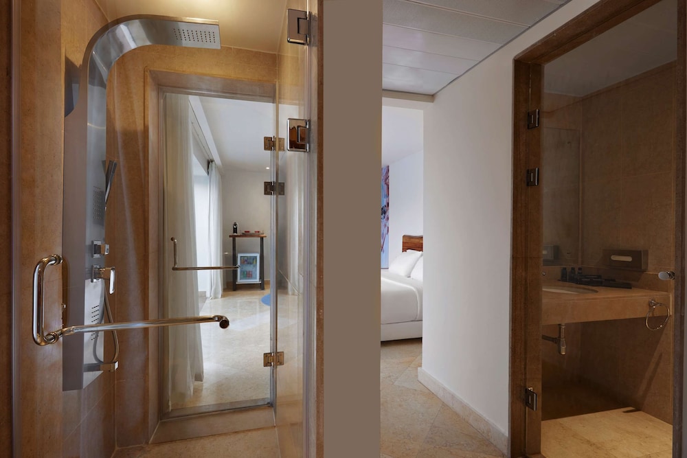 Suite (Golf Pool suite, with private pool) photo 3