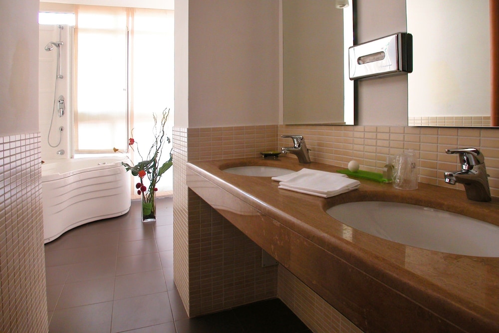 Suite, 1 King Bed, Terrace