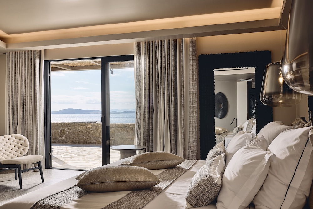 Dream Seaview Suite with Outdoor Heated Whirlpool