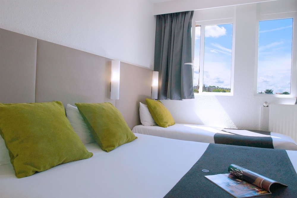 Standard Room, Multiple Beds - Photo 3