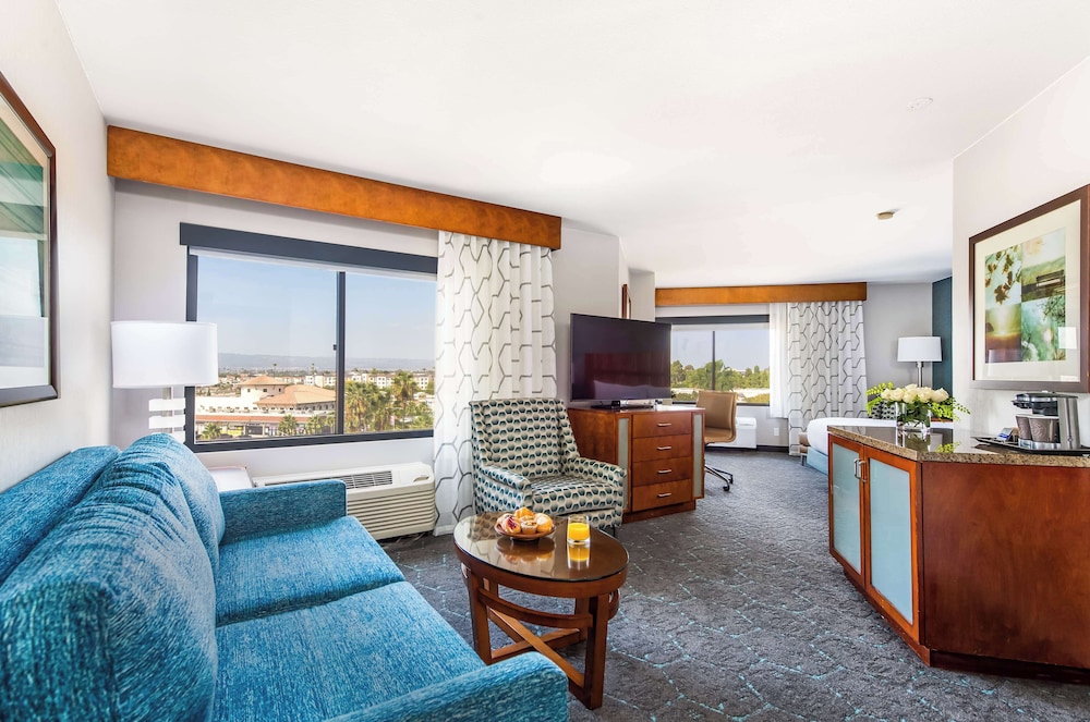 Junior Suite, 1 King Bed, Accessible, Non Smoking - Photo 3