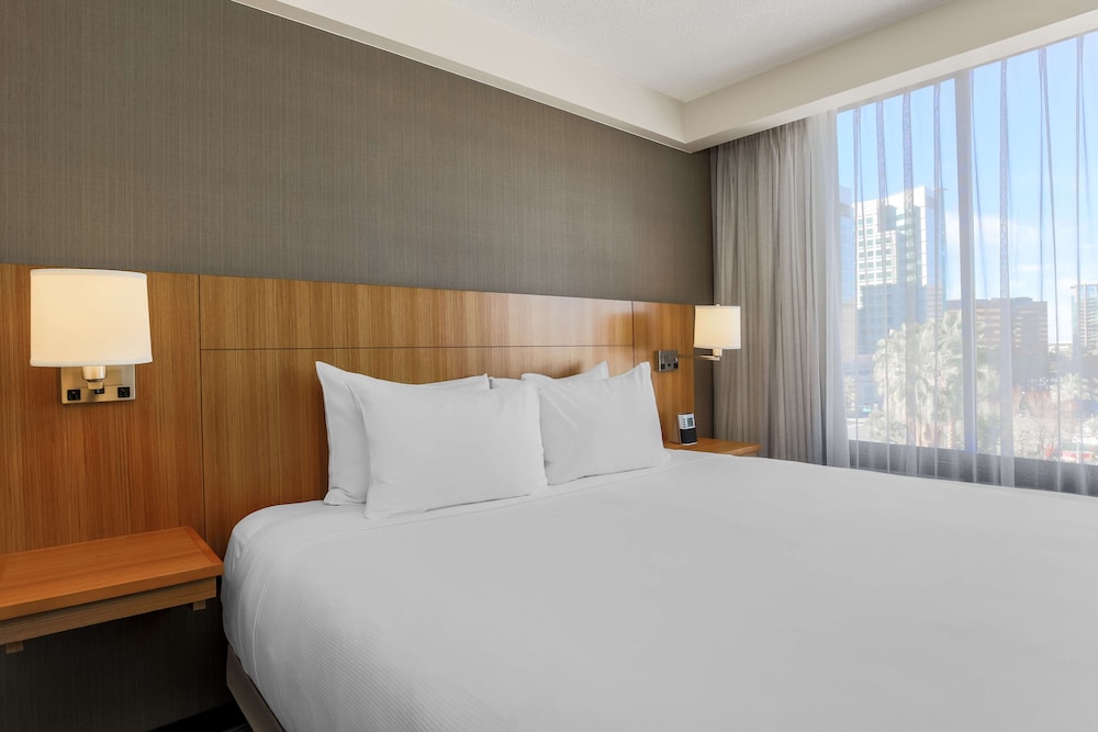 Room, 1 King Bed (High Floor) - Photo 3