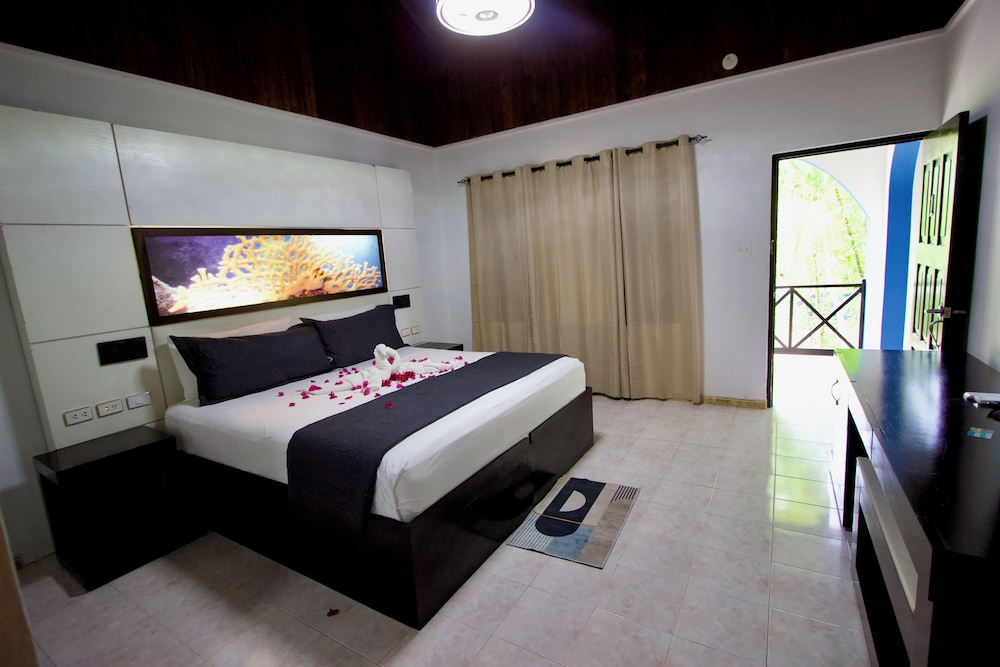 Signature Single Room, 1 King Bed, Air conditioning, Garden View photo 3