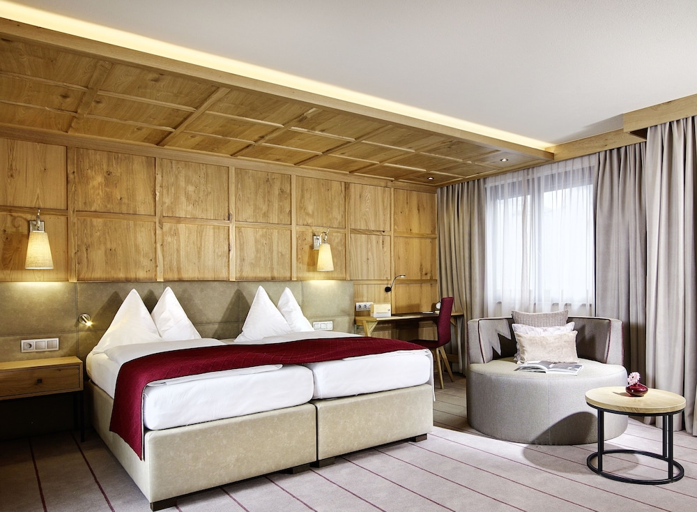 Superior Double Room (Nordkette) - Photo 1