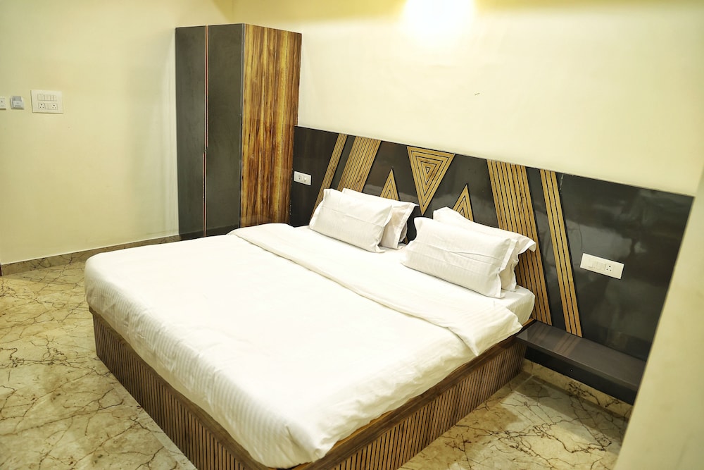 Deluxe Room - Photo 5
