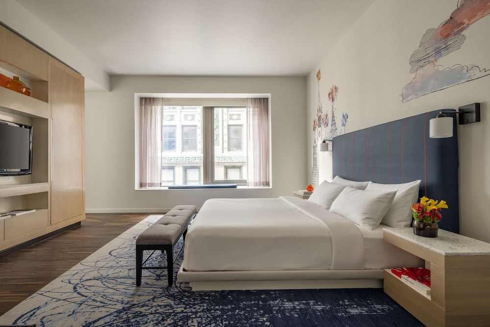 Premium Suite (Centric, Large Suite)