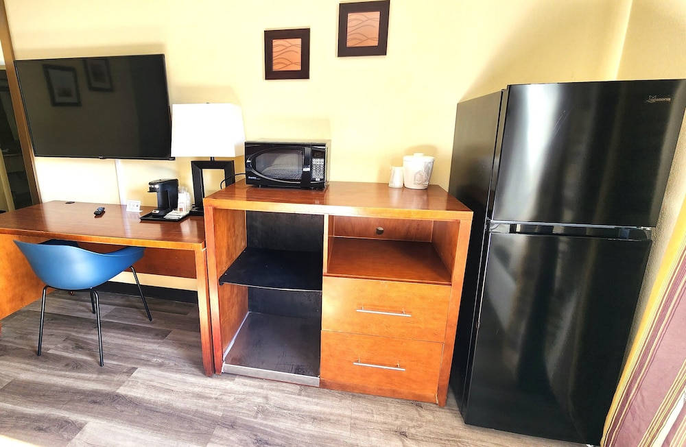 Standard Suite, 2 Double Beds, Non Smoking, Refrigerator & Microwave