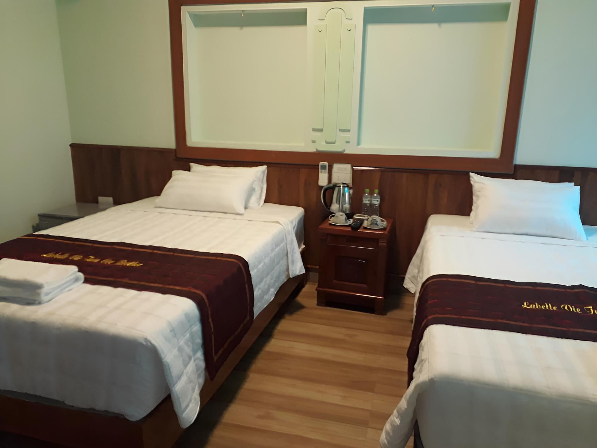 Twin Room, Shared Bathroom photo 2