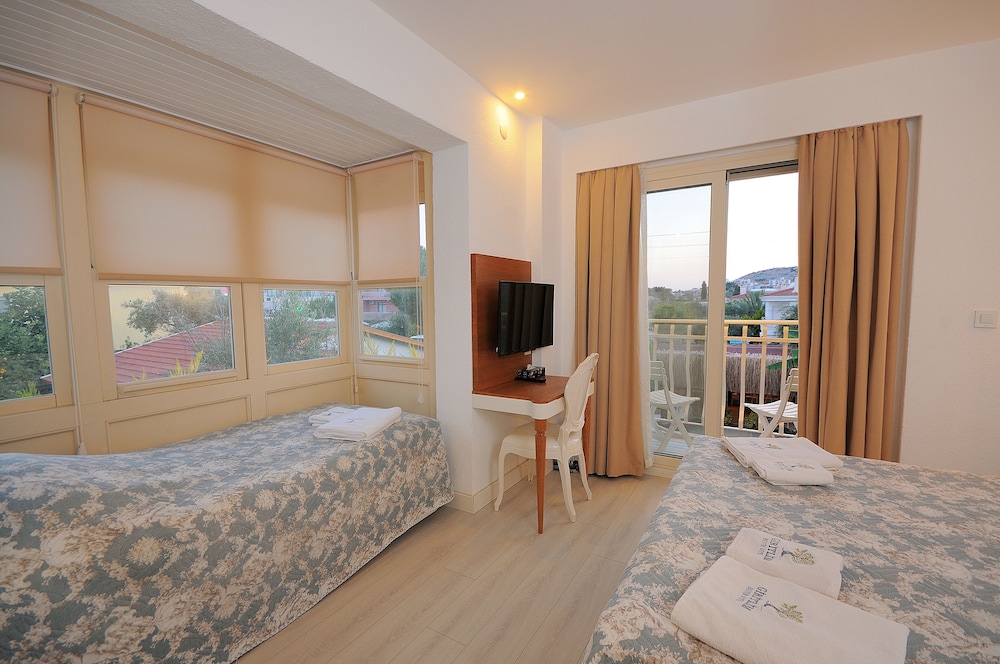 Cumbali Triple Room with Pool View
