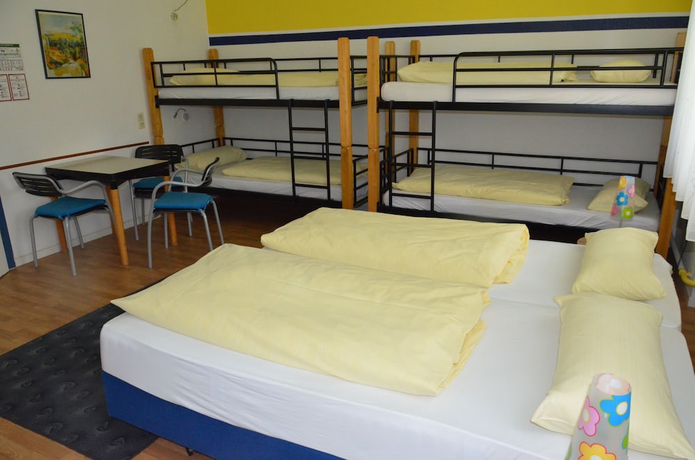 6-Bed Room photo 2