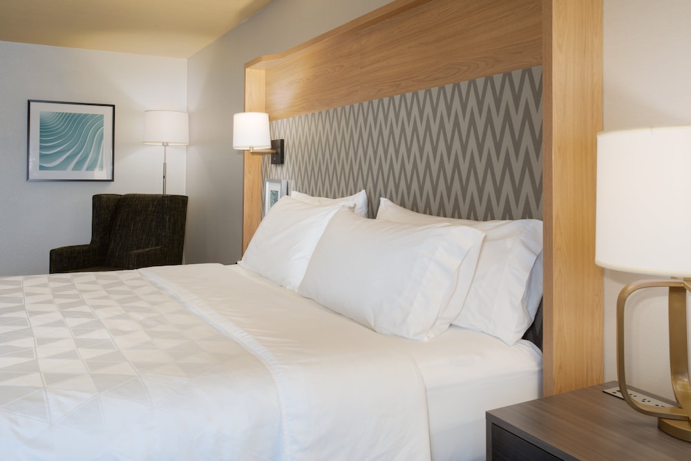 Standard Room, 1 King Bed - Photo 5