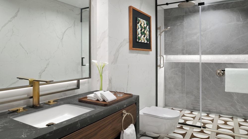 Premium Room, 1 King Bed, Pool Access (Direct) - Photo 4