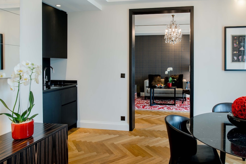 Boutique One Bedroom Suite - Photo 4