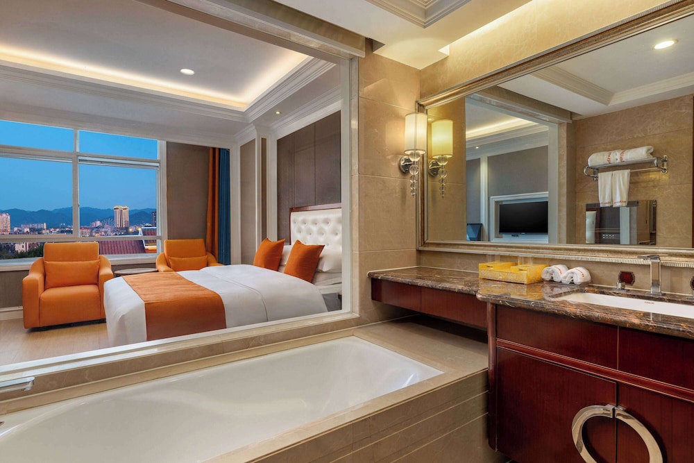 Superior Room, 1 King Bed, Smoking (Business)