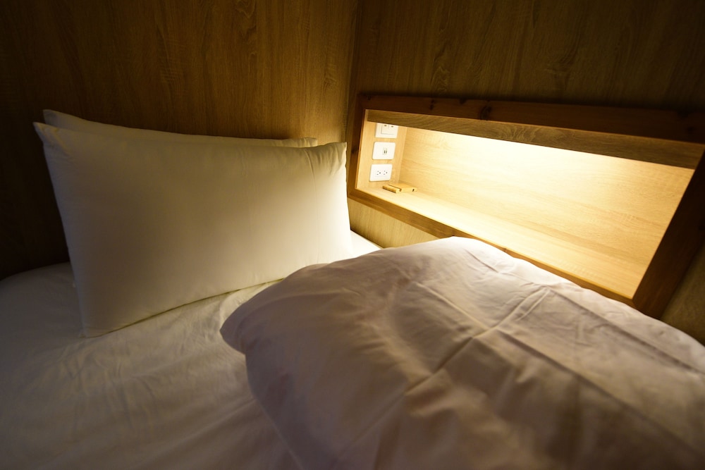 Basic Bed in 3-Bed Female Dormitory Room photo 3