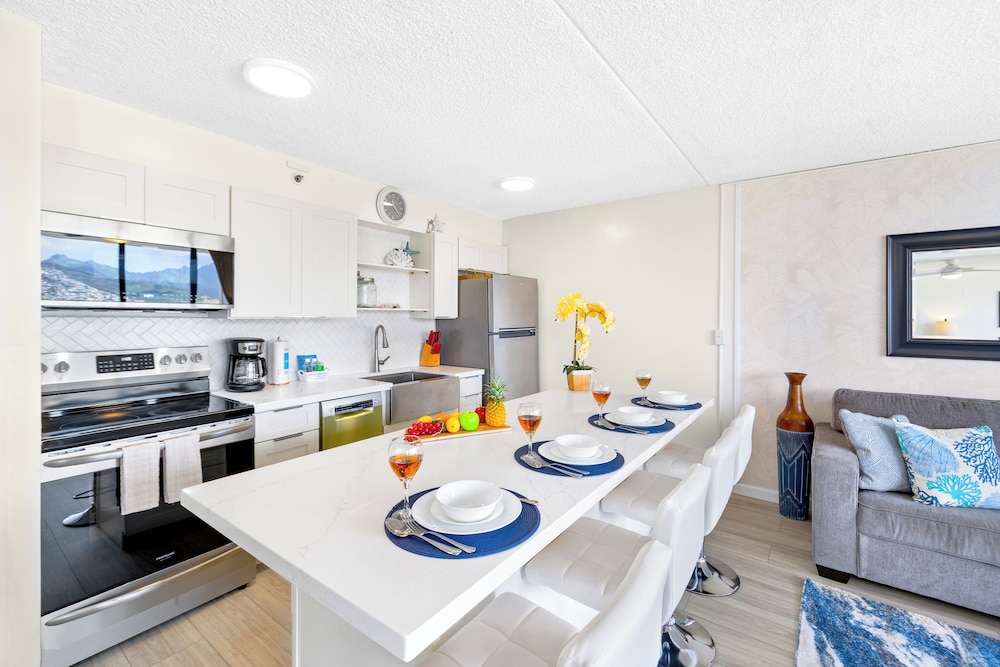High Floor Mountain View Condo with 2 Beds and Parking: Apartment, 1 Bedroom, Air conditioning, Mountain View (0061) photo