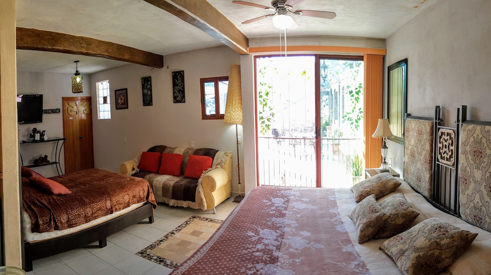 Luxury Studio Suite, 2 Bedrooms, City View, Tower photo 1