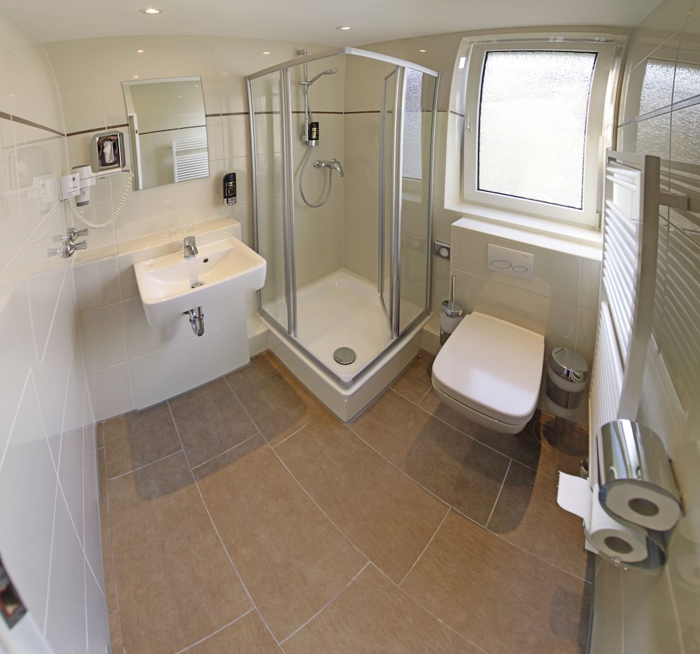 Standard Double Room - Photo 10