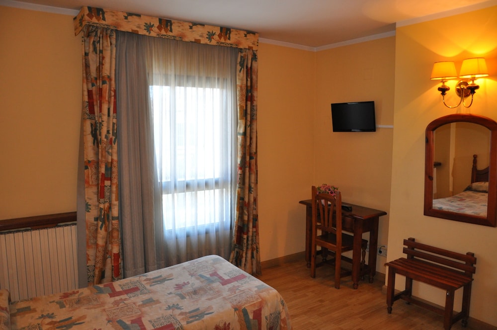 Double Room, 1 Queen Bed photo 3