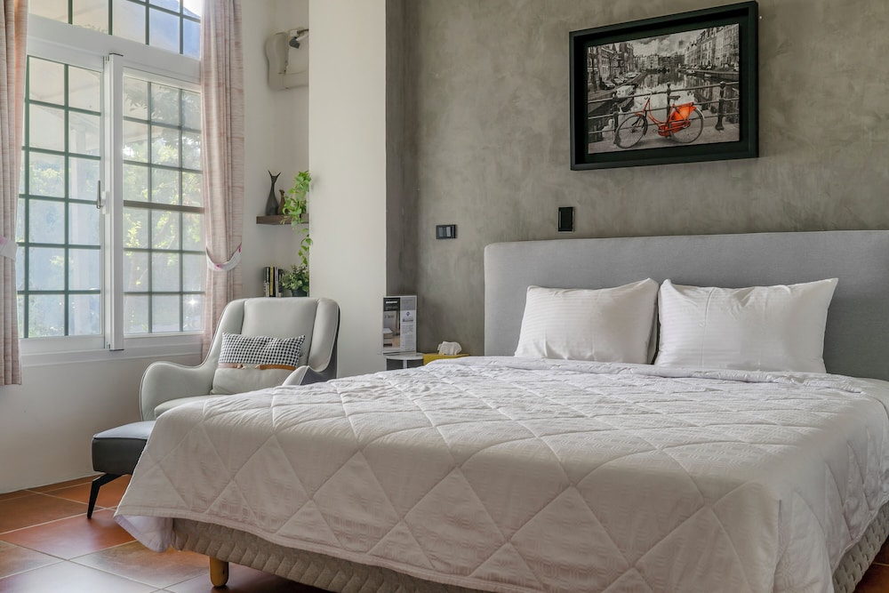 Deluxe Double Room With Bathtub - Photo 5