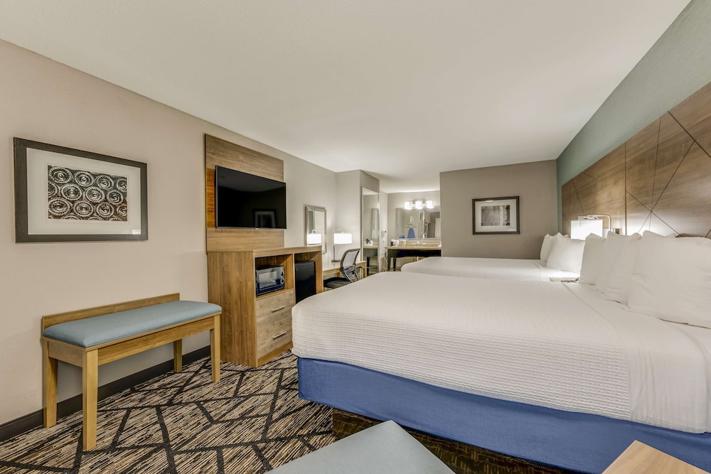 Standard Room, 2 Queen Beds, Non Smoking photo 2