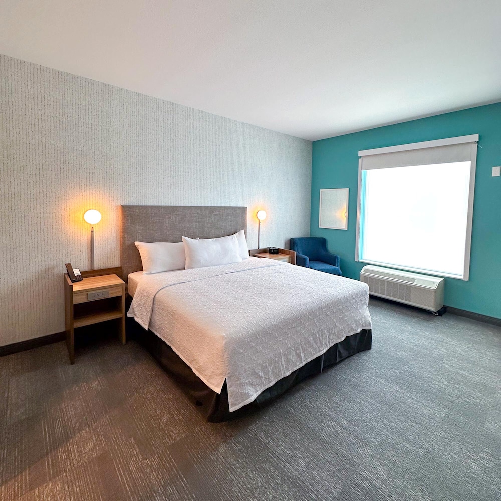 Studio Suite, 1 Queen Bed, Accessible, Bathtub photo 2