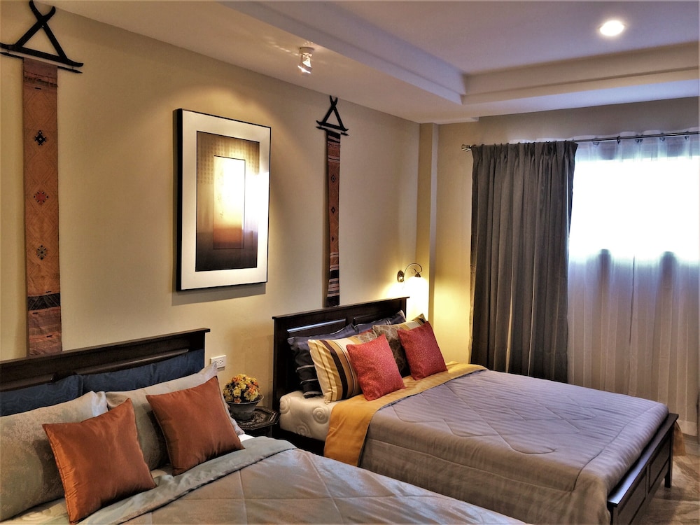 Superior Double Queen Family Room - Mountain View photo 3