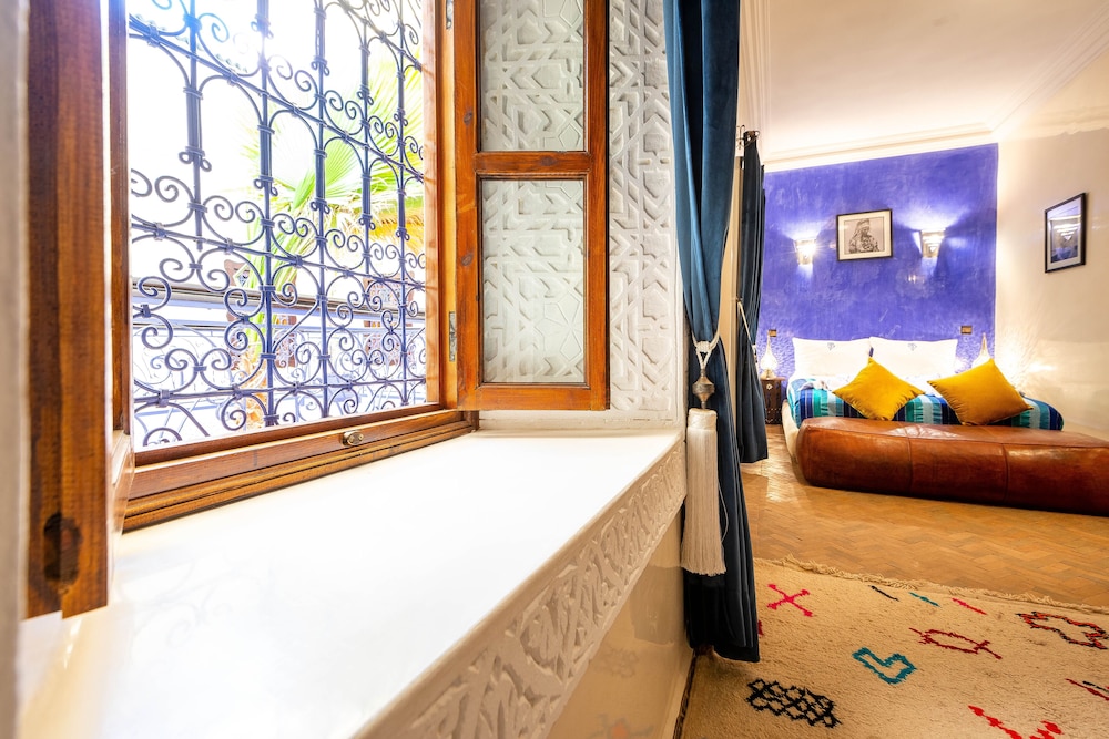 Deluxe Room - Photo 10