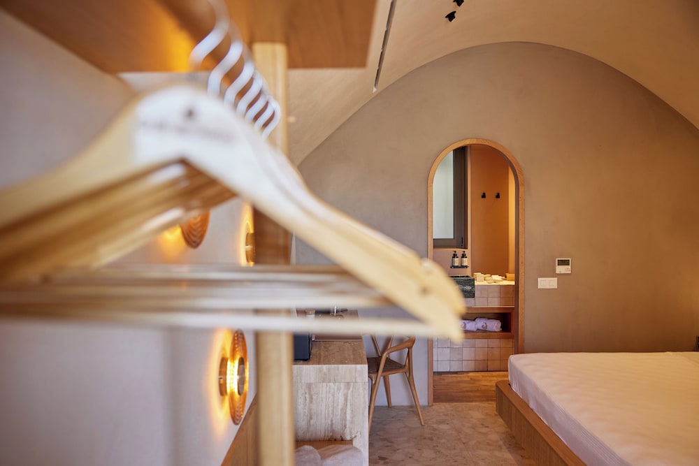 Junior Suite with Plunge Pool - Photo 5