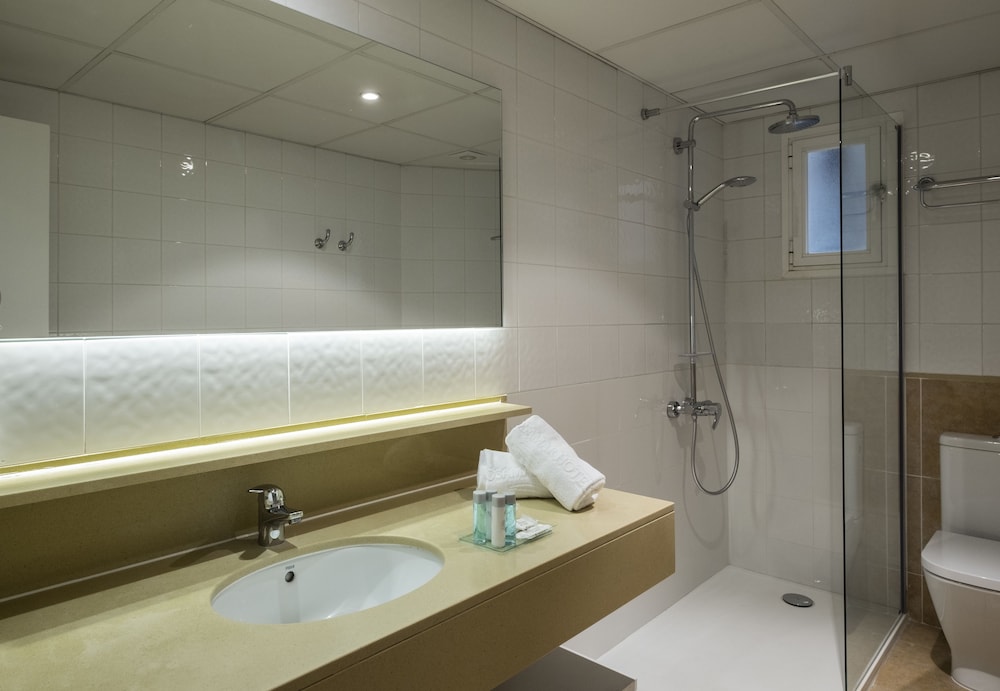Double or Twin Room, Balcony, Sea View - Photo 6
