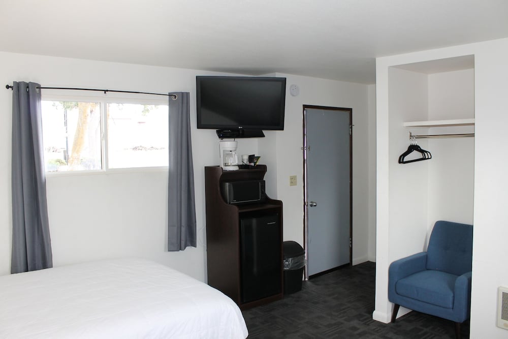 Double Room, 2 Queen Beds photo 3