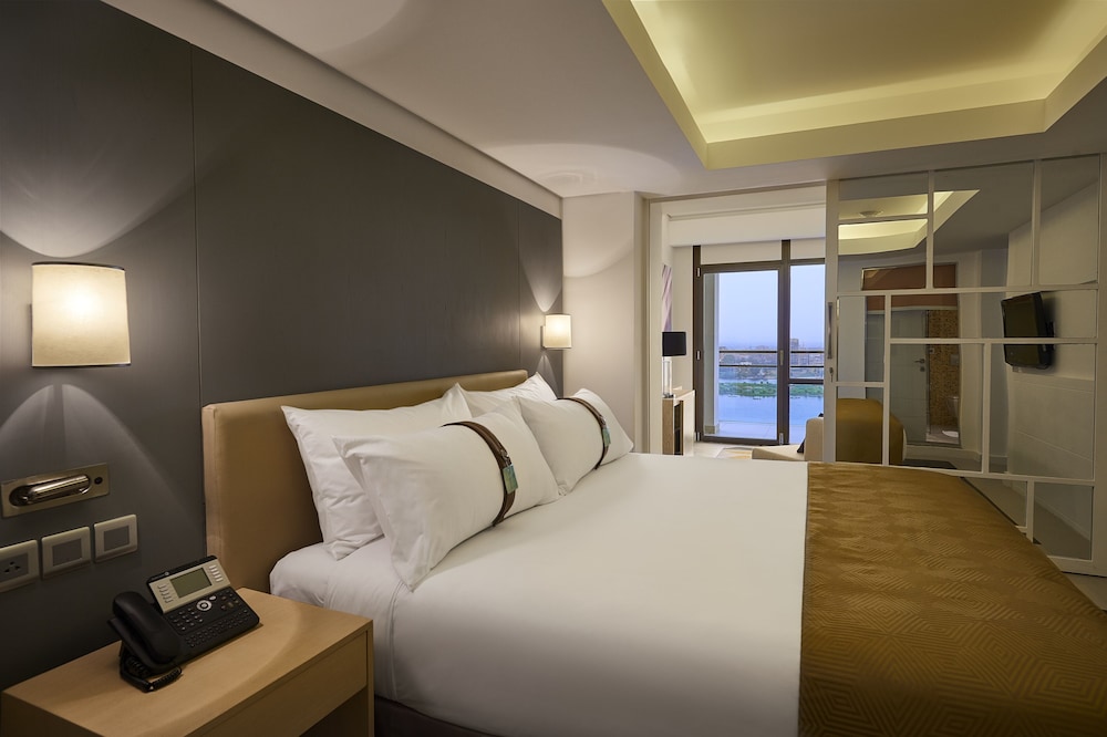 Suite, 1 King Bed, Smoking (Nile View)