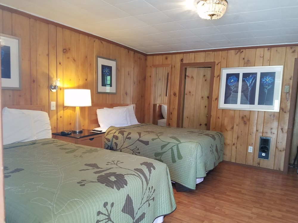 Log Cabin On The Brook With Two Beds photo 3
