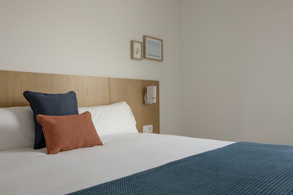 Apartment, 2 Bedrooms, Sea View - Photo 8
