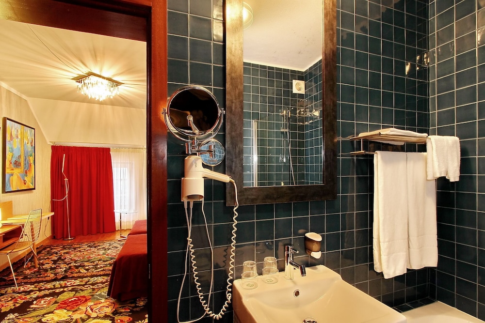 Deluxe Double or Twin Room photo 2