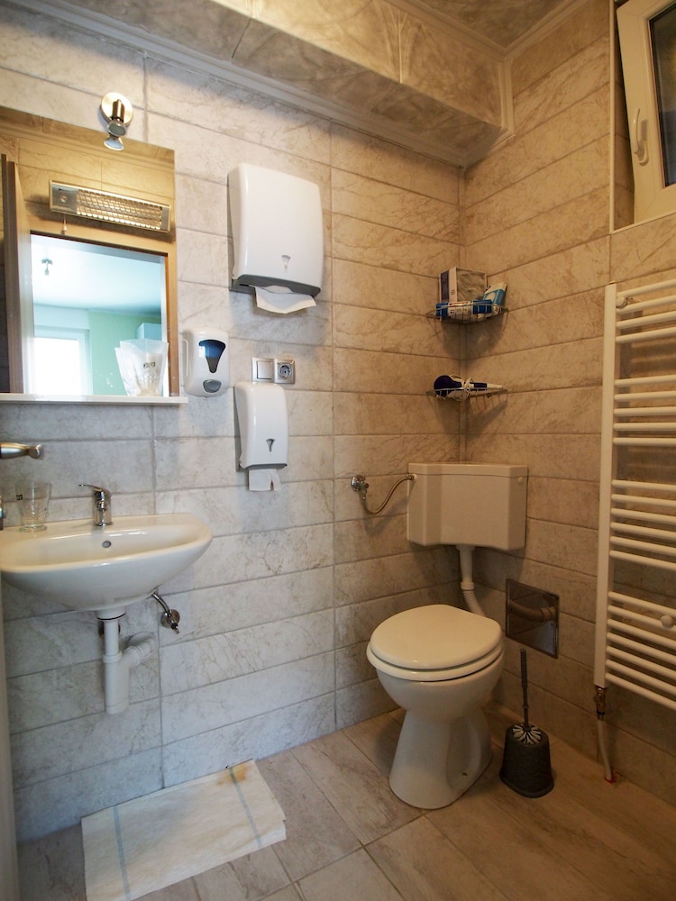 Room (3) photo 2