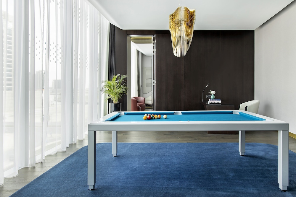 Suite (Ultimate ME, Lounge & Jacuzzi, 2+1)