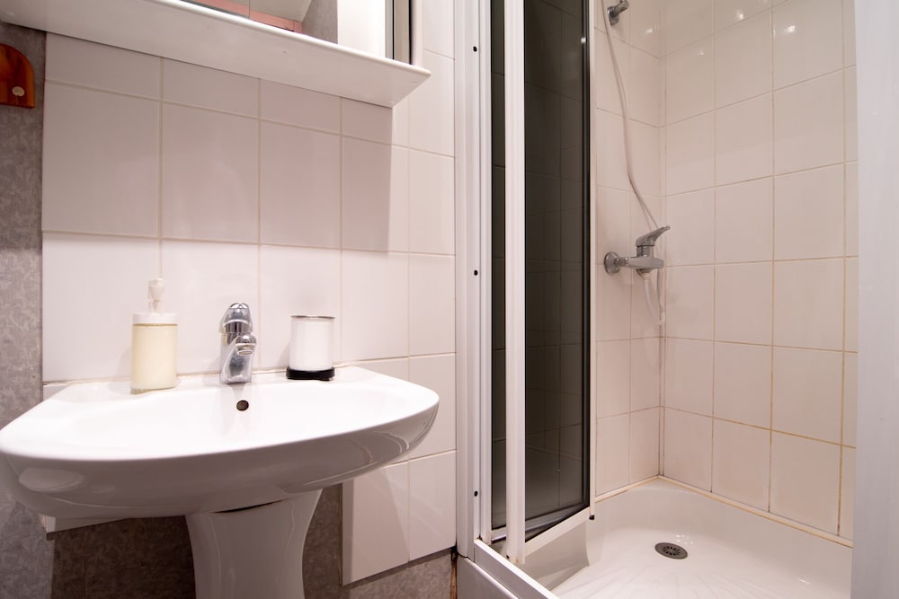 Basic Triple Room photo 2