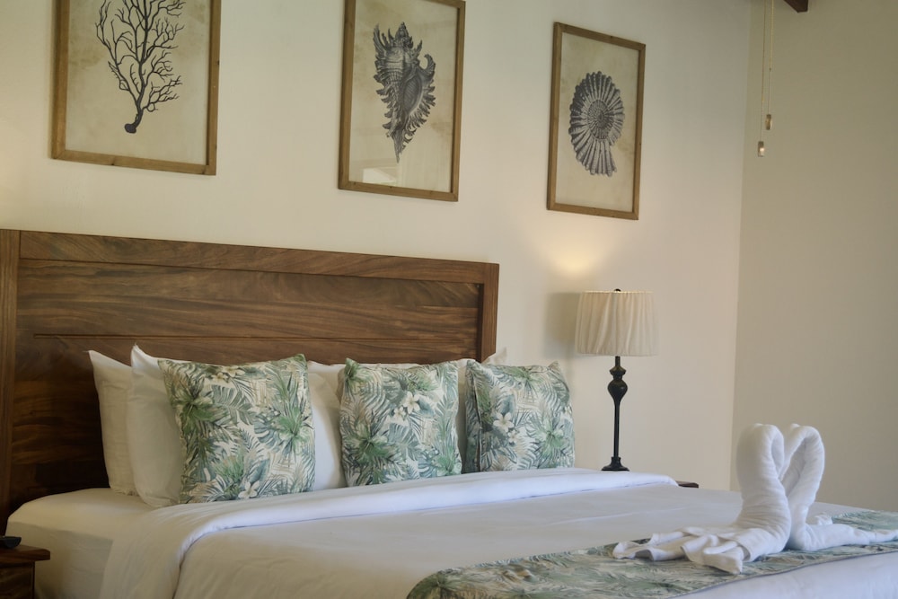Premium Double Room, 1 King Bed, Balcony photo 2