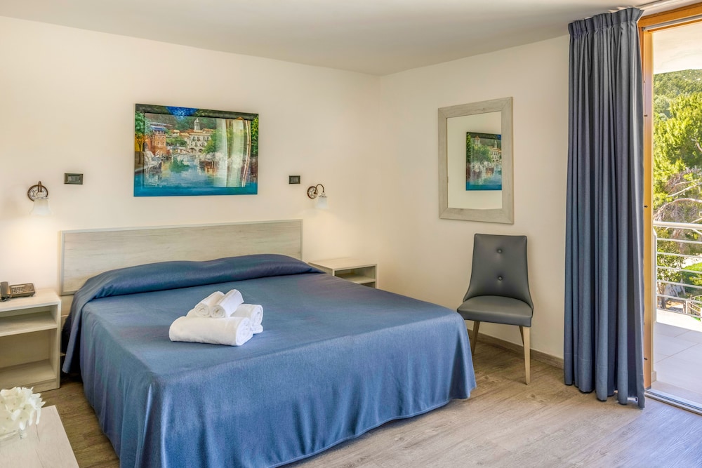 Comfort Quadruple Room, Balcony, Sea Facing